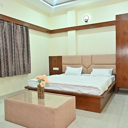 Indore Palace Zewnętrze zdjęcie